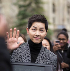 BollywoodShaadis.com on Instagram: The 'Descendants Of The Sun' couple, # SongJoongKi and #SongHyeKyo went from being the power couple of the Korean  industry to being accused of cheating. Here are the deets of