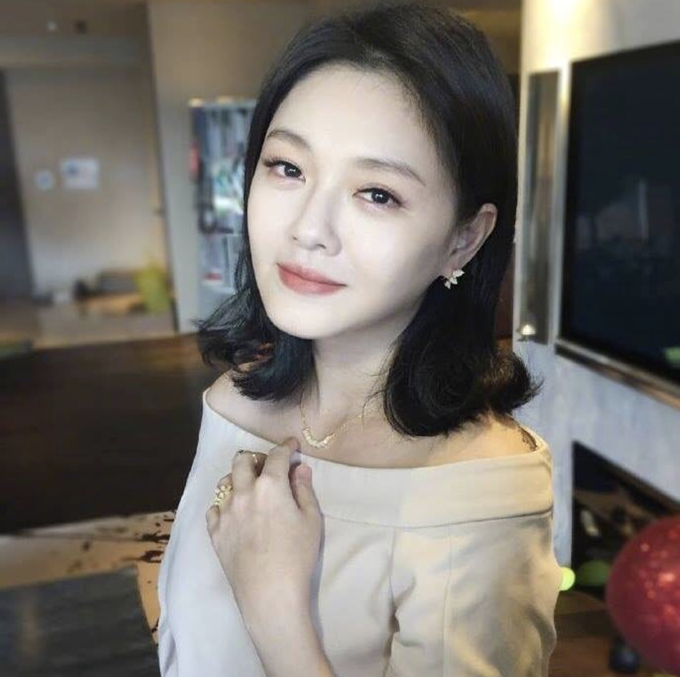 Meteor Garden star Barbie Hsu gets slammed for sending 10,000 masks to ...