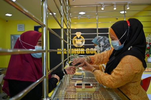 malaysian-goldsmiths-mould-a-profit-out-of-pandemic