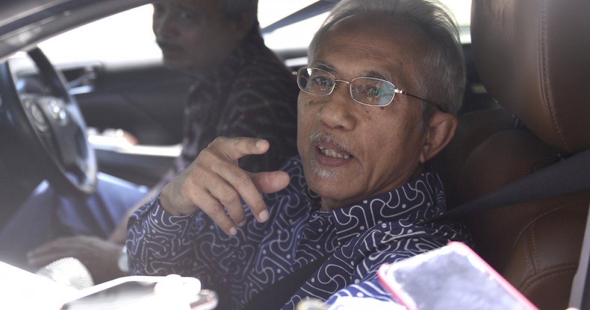 can-sworn-enemies-umno-and-dap-work-together?-kadir-jasin-says-if-dr-m-could,-anyone-can