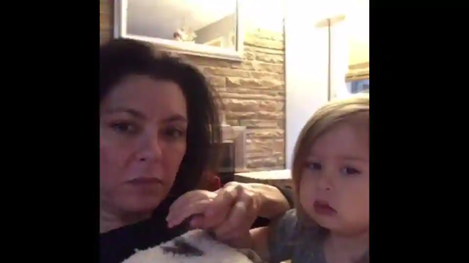 toddler’s-reaction-after-mom-pretends-to-‘eat’-her-finger-leaves-netizens-in-splits.-watch