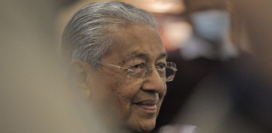 malaysia’s-growth-could-be-stunted-if-putrajaya-sticks-to-racial-narrative,-sidelines-minorities