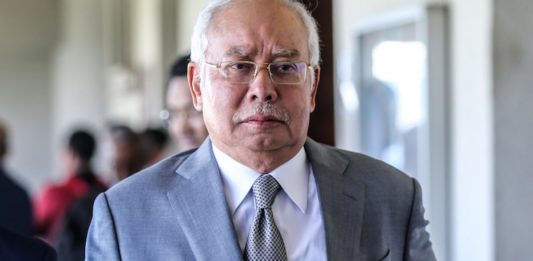 covid-19-tak-kenal-pangkat,-najib-kritik-sop-kuarantin-untuk-menteri