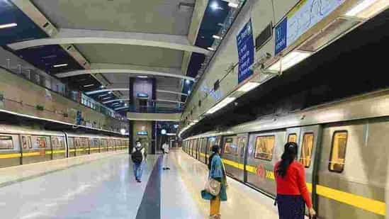 delhi-metro-to-go-cashless,-touch-free