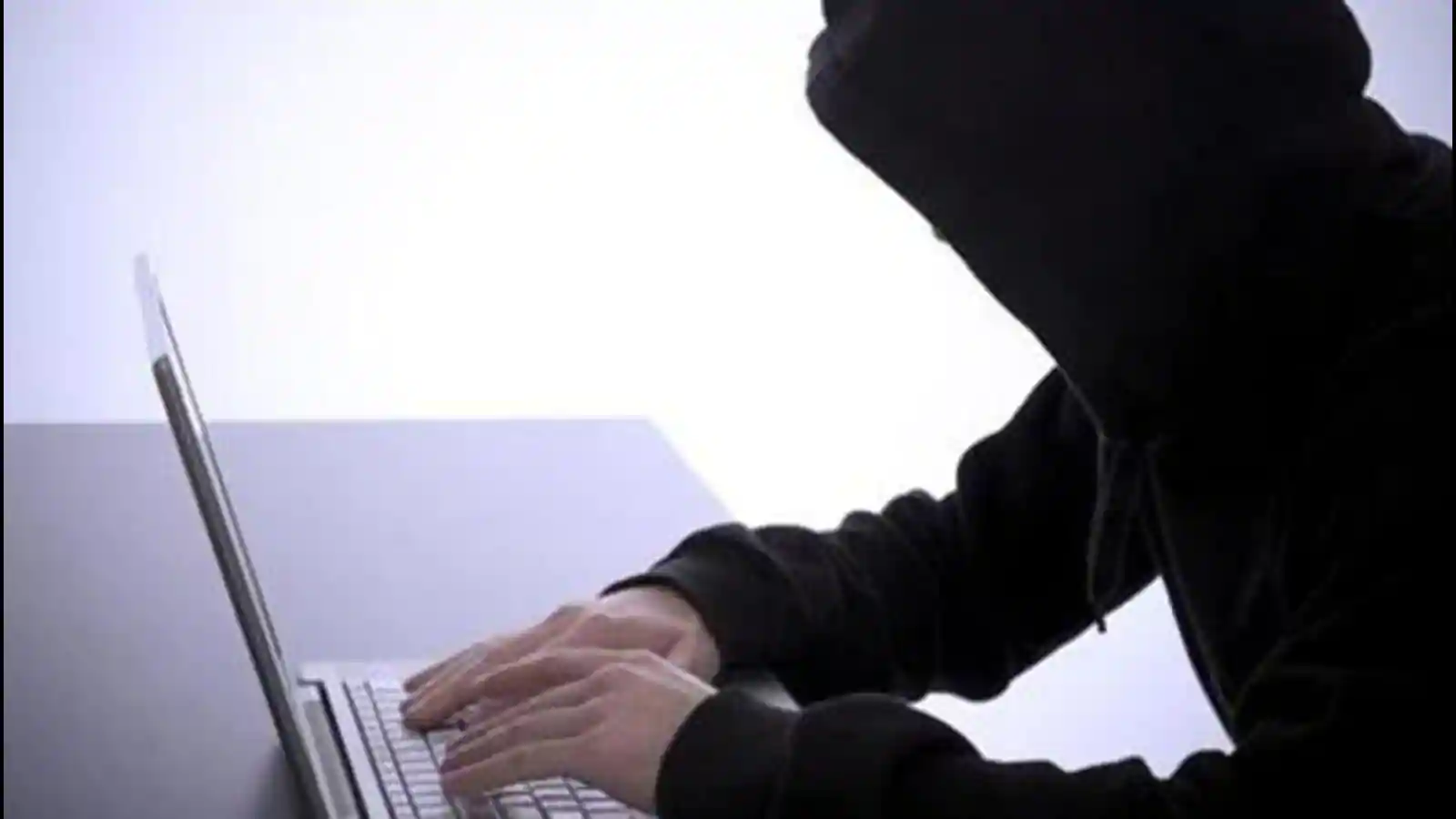 Online Racketeering Types mumbai-cyber-police-bust-major-online-racket-that-duped-250k-people ...