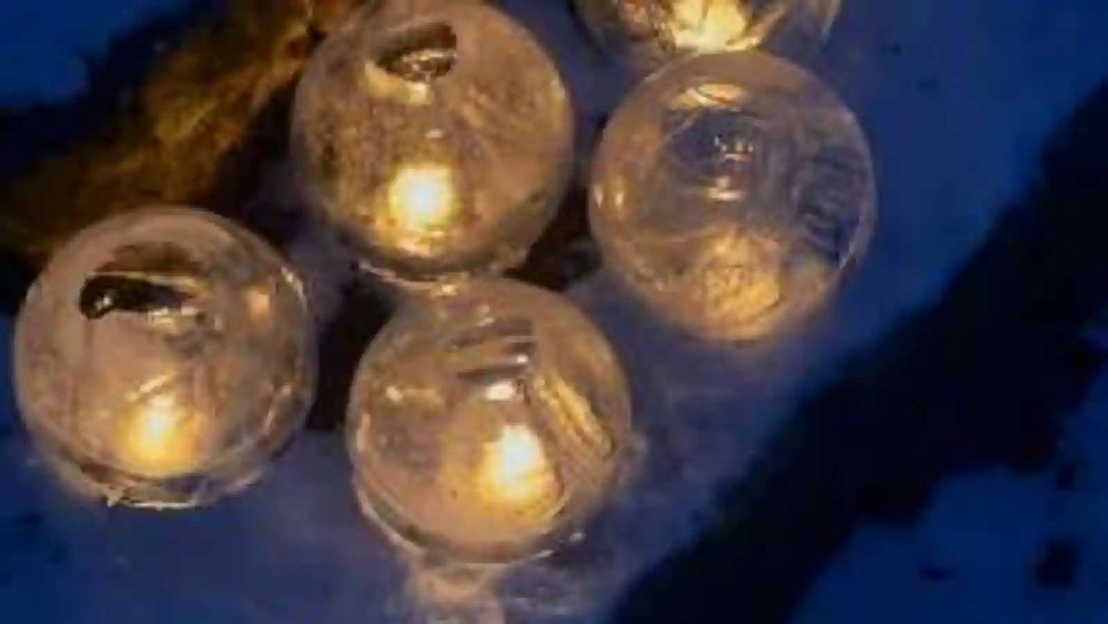 artist-creates-‘ice-lanterns’-using-water-and-balloons.-watch-mesmerising-video