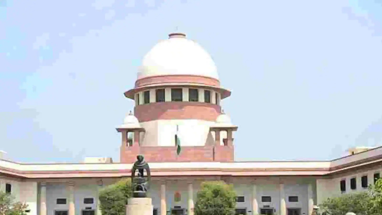 supreme-court-judges-to-get-vaccine-today,-no-choice-between-covaxin,-covishield