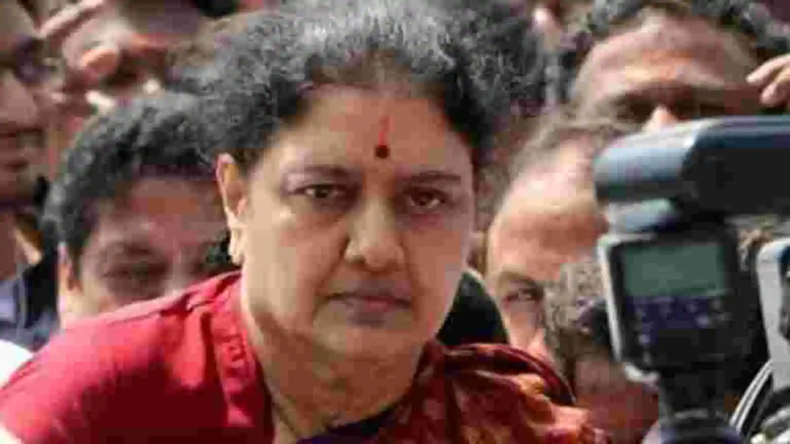amit-shah-and-tamil-nadu-cm-discuss-sasikala’s-possible-return