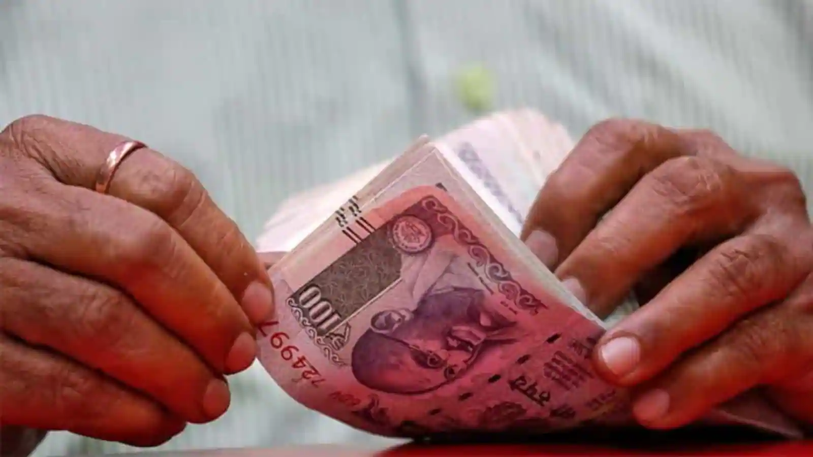 epfo-retains-8.5%-interest-on-epf-deposits:-here’s-how-it-is-calculated