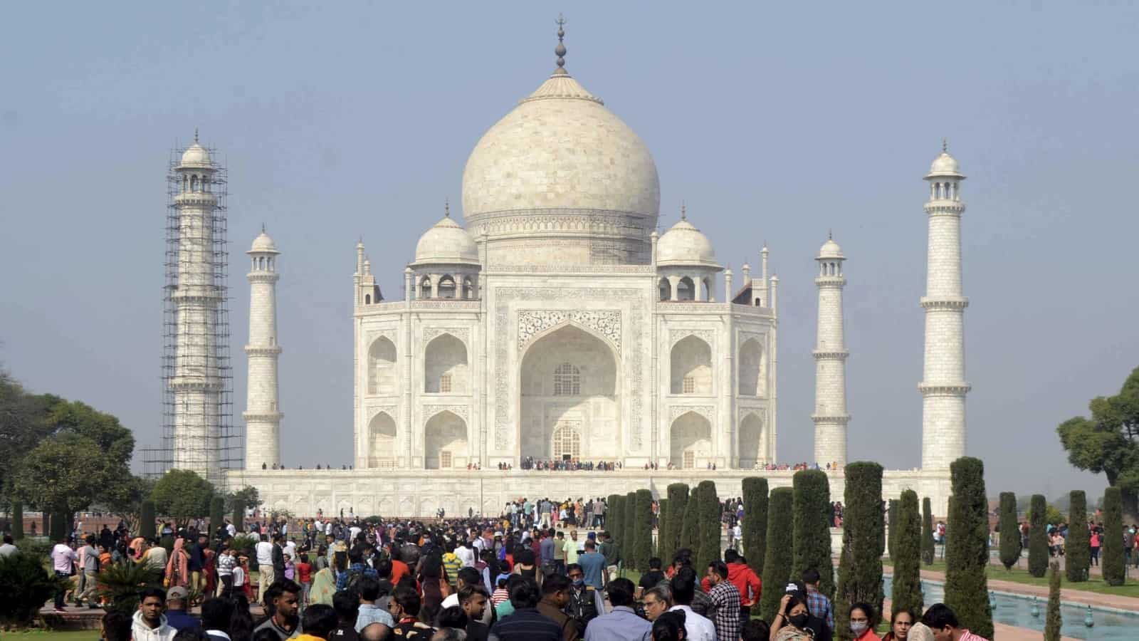 man-held-for-bomb-scare-at-taj-mahal-that-led-to-closure