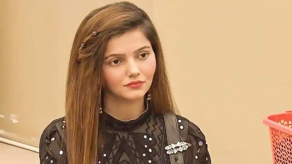 rubina-dilaik-breaks-silence-on-ignoring-paparazzi-at-airport,-says-she-had-just-got-news-of-her-aunt’s-death