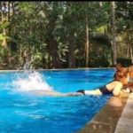 kalki-koechlin-looks-gorgeous-as-she-enjoys-the-sun-with-her-daughter,-in-a-swimming-pool.-see-pic