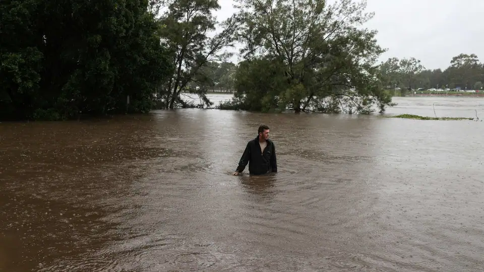 in-photos:-flash-floods-lead-to-mass-evacuations-in-australia’s-sydney