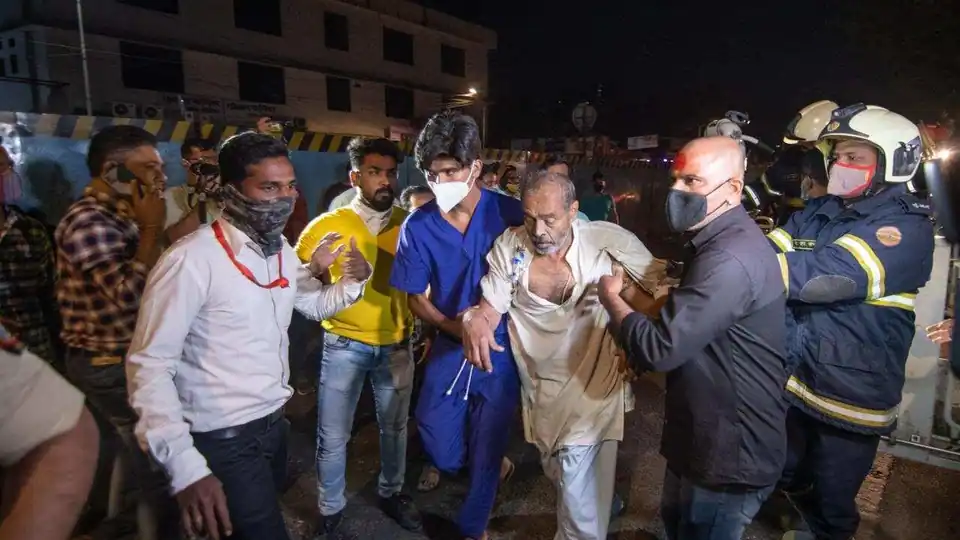 major-fire-breaks-out-in-mumbai’s-dreams-mall,-rescue-operation-underway