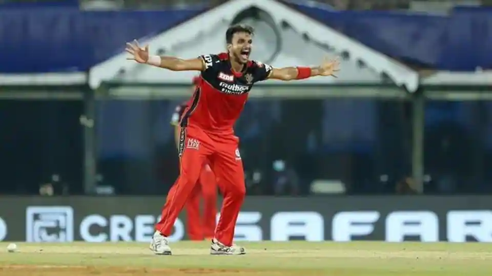 twitter-flooded-with-memes-after-harshal-patel’s-3-wickets-in-last-over,-maiden-five-for-in-mi-vs-rcb-ipl-2021-match