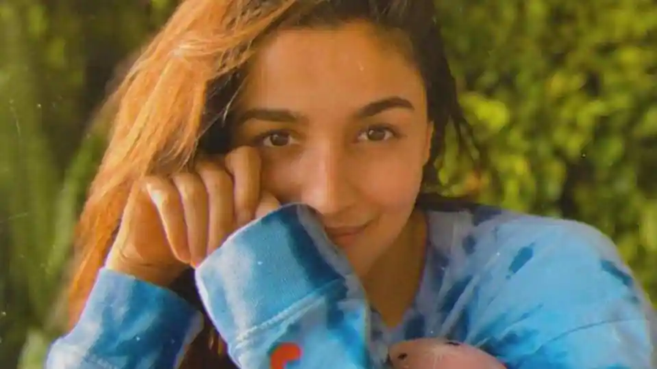 alia-bhatt-can’t-stop-smiling-as-she-recovers-from-covid-19:-‘only-time-being-negative-is-a-good-thing’