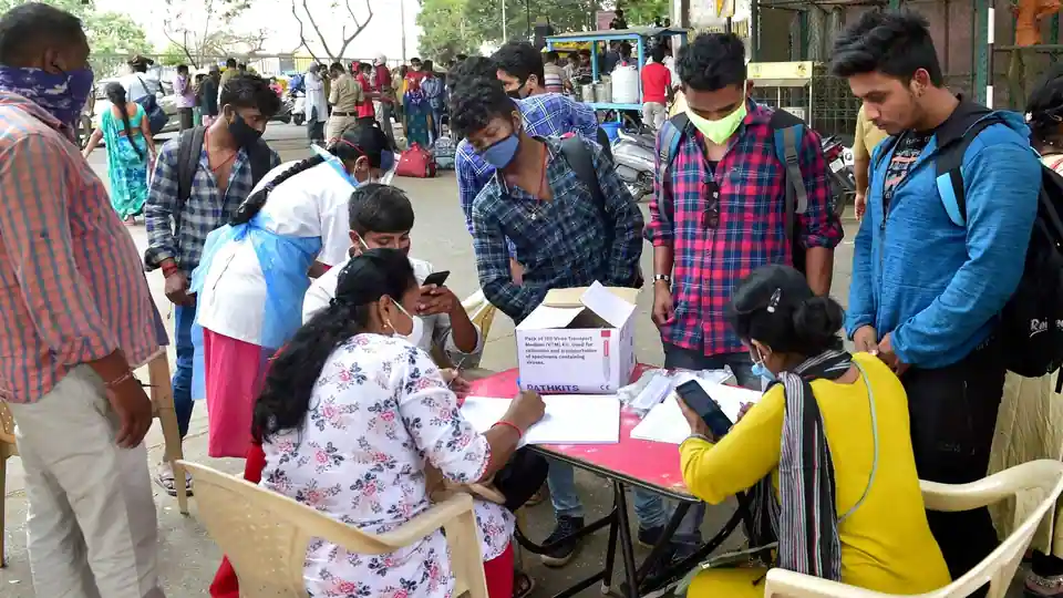 karnataka-reports-highest-single-day-jump-of-11,265-new-covid-19-cases,-bengaluru-urban-contributes-72%