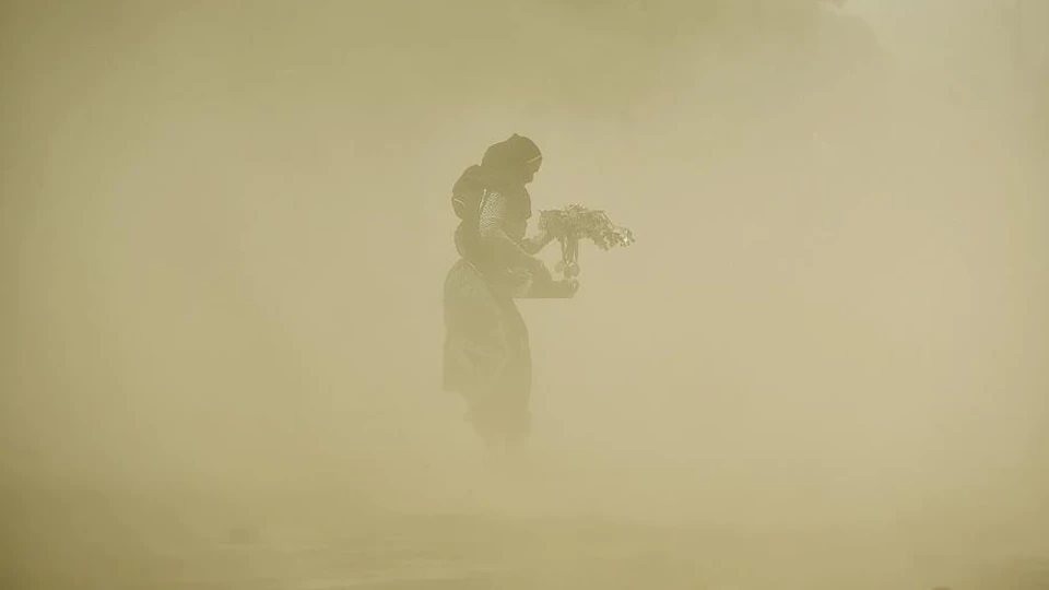 woman-dies-after-being-hit-by-shed-during-dust-storm