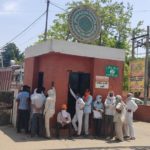 wheat-procurement:-slow-lifting-leads-to-glut-in-mandis,-farmers-protest