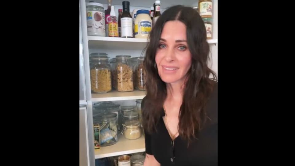 not-just-clean,-monica-clean!-courteney-cox’s-kitchen-proves-she’s-a-real-life-monica