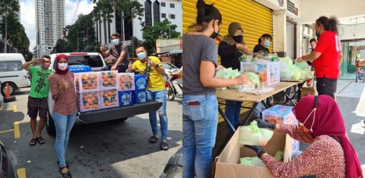 more-than-a-year-after-covid-19,-malaysian-soup-kitchens,-companies-still-feeding-the-poor-who-need-help