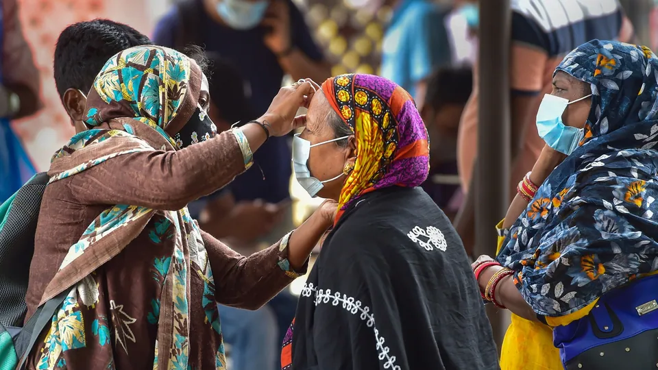 karnataka-asks-hospitals-with-over-30-beds-to-designate-80%-for-covid-patients