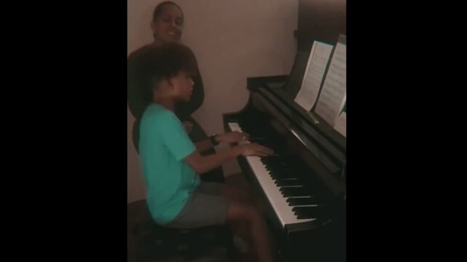 ‘a-rising-star’:-alicia-keys-shares-jamming-clip-with-son-egypt,-netizens-love-it