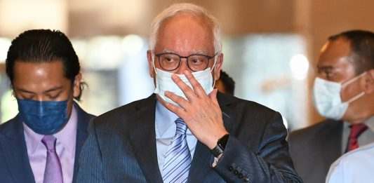 najib-fined-rm3,000-for-covid-19-sop-breach-during-restaurant-visit-in-bukit-bintang-last-march