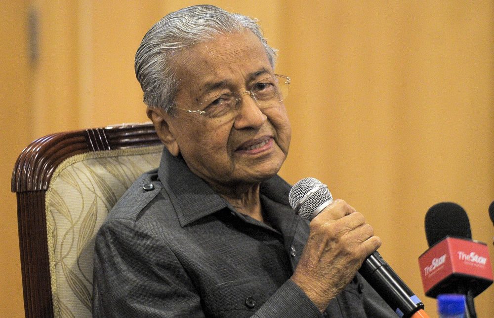 report:-dr-mahathir-claims-ku-li-is-‘alone’-in-umno,-and-that’s-why-cooperation-failed