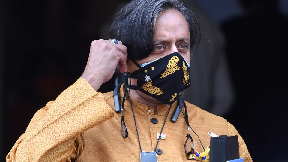 did-congress-tweets-create-vaccine-shortage?-shashi-tharoor’s-salvo-at-hardeep-singh-puri