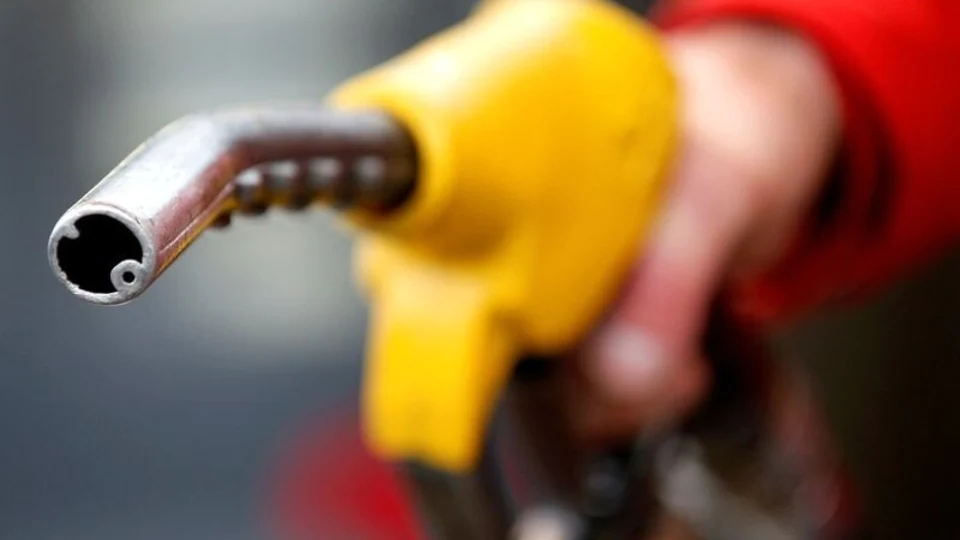 in-delhi,-petrol-prices-go-up-to-rrsr9304-per-litre;-diesel-selling-at-rrsr83.80