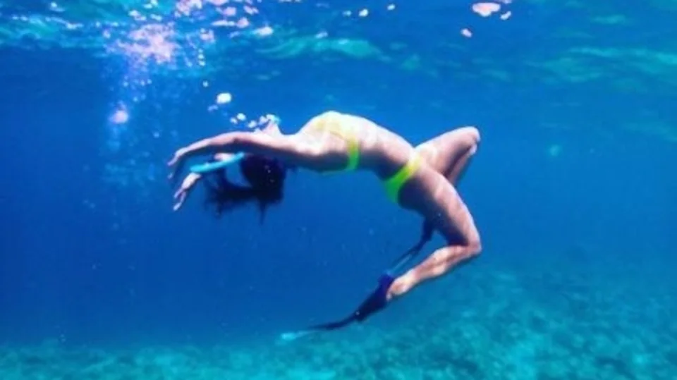 kiara-advani-throws-it-back-to-tropical-vacation-in-new-underwater-pic,-see-here