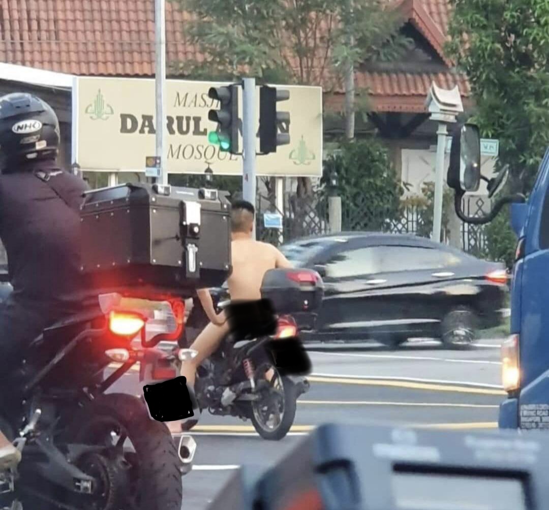 Buck naked biker seen along the PIE and in Eunos » Singapore News