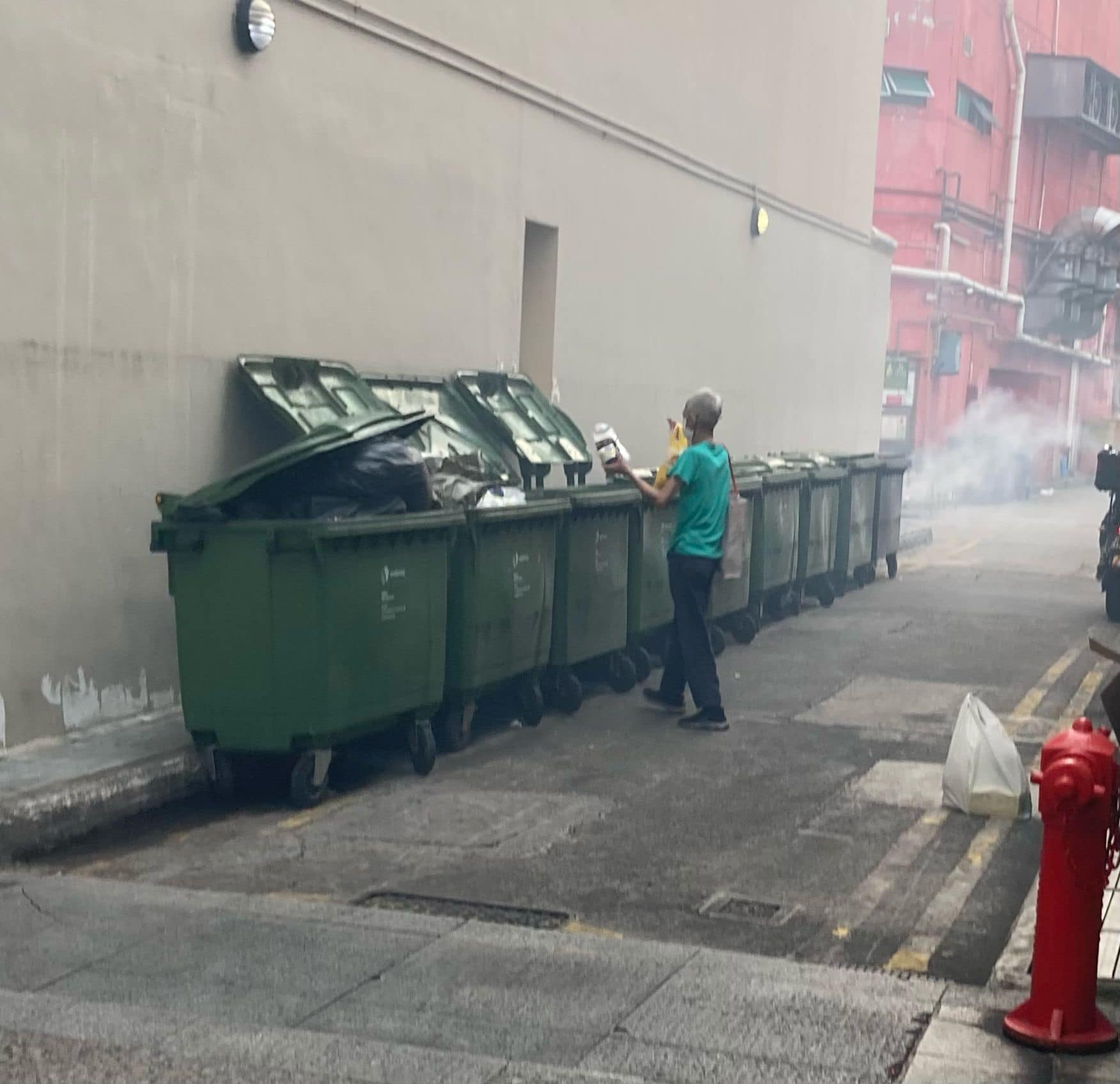 Netizen Warns of Bugis Junction Incident Where Man Asks for Food and Discards It