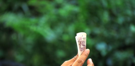 iPhone 12 Bought by Singapore Maid after Stealing S$12K, Luxuries Purchased and Cash Tossed Out Window - Find Out More!