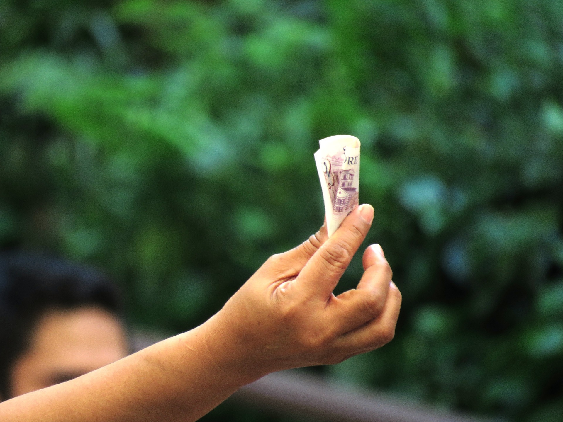 iPhone 12 Bought by Singapore Maid after Stealing S$12K, Luxuries Purchased and Cash Tossed Out Window - Find Out More!