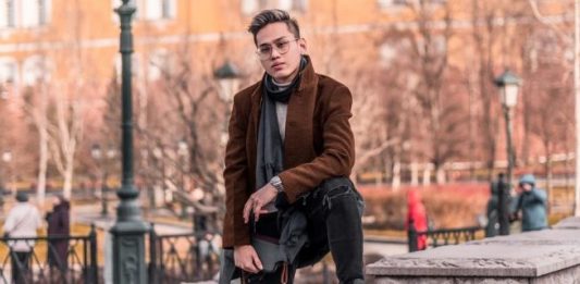 born-poor-is-a-privilege,-says-influencer-who-paid-cash-for-a-lamborghini