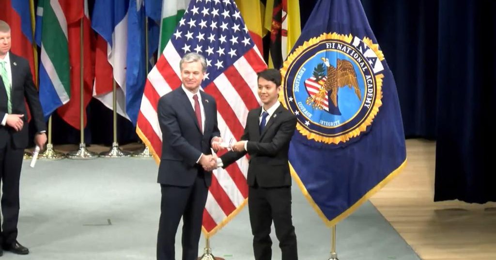 singapore’s-very-own-“james-bond”,-fbi-trained-cpib-officer-draws-accolades-online