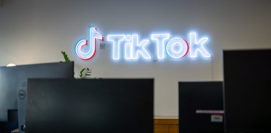 tik-tok-may-overtake-twitter-and-snapchat,-facebook-worried