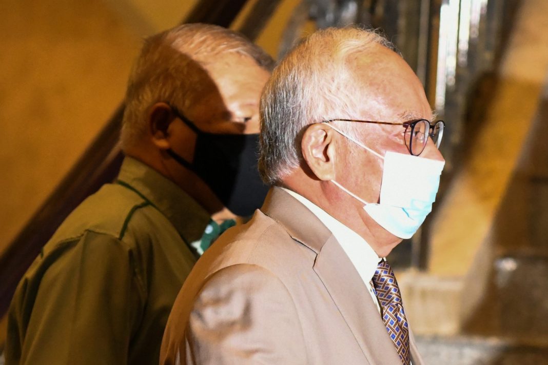 1mdb:-when-30-40-pairs-of-eyes-scrutinising-a-document-failed-to-detect-a-con