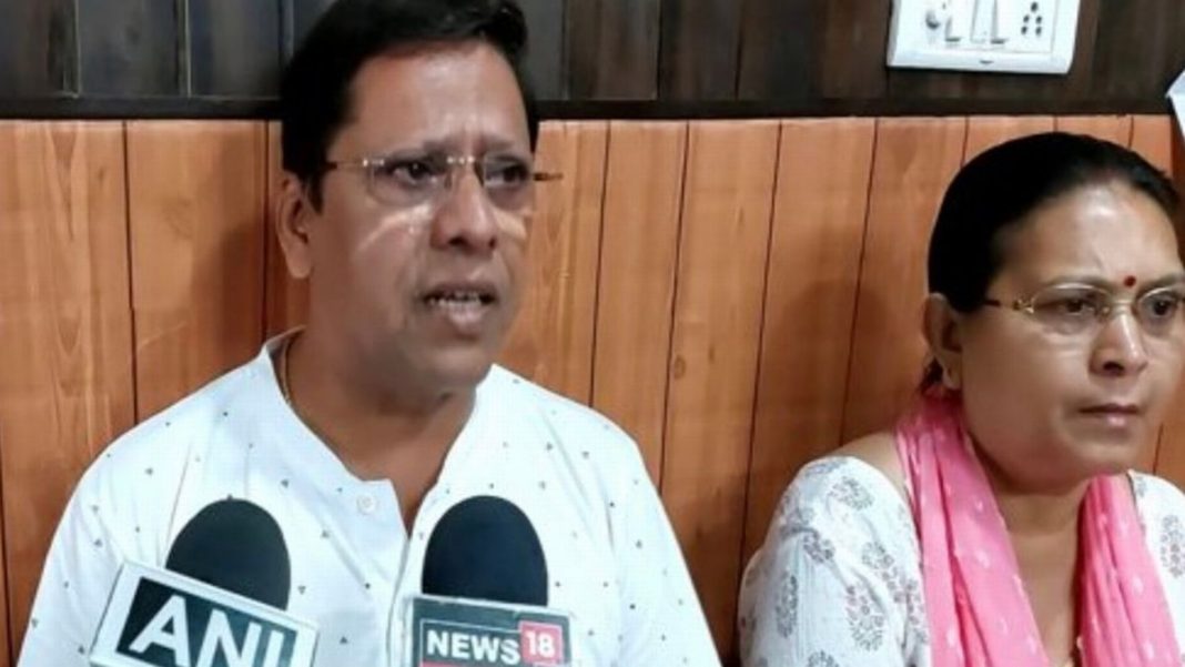 an-indian-couple-is-sueing-their-son-because-they-have-no-grandchildren