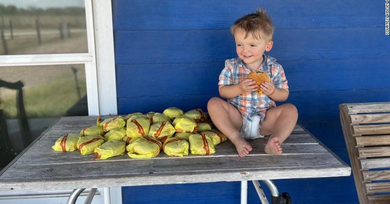 from-mom’s-phone,-a-2-year-old-child-orders-31-cheeseburgers