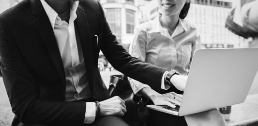 Should You Reveal Your Salary To Someone You're Just Dating?