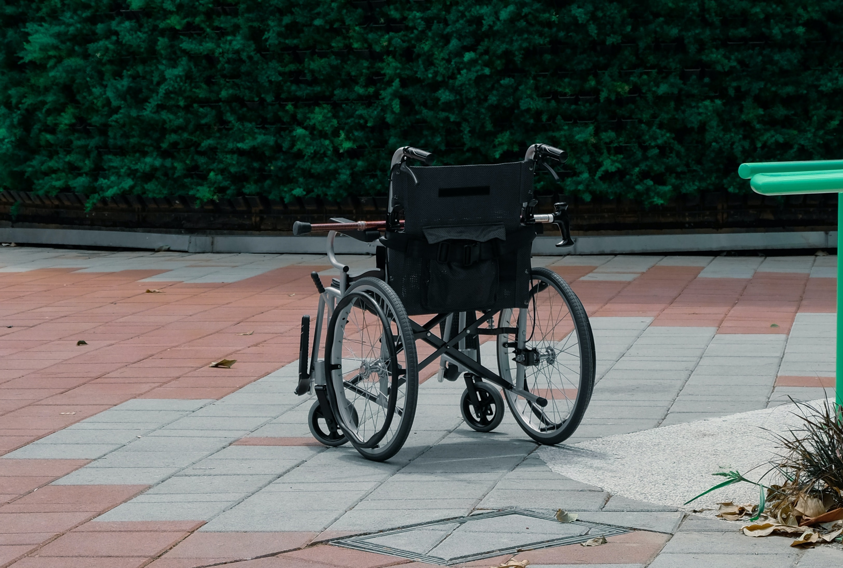 ‘Kudos to these 3 angels. So touched by them’ — Netizens praise kind women who rush to help crying elderly man in wheelchair at Bedok