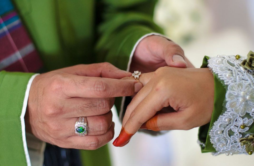 Couple struggles to pay S$12K loan after lavish wedding forced by parents