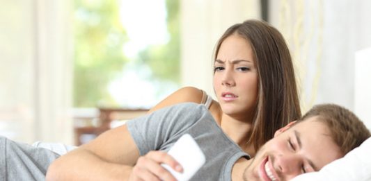 warning-signs-the-man-you’re-dating-is-playing-you-for-a-fool