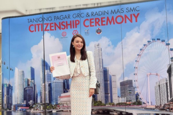 Apple Hong Officially Becomes Singaporean – Celebrating Citizenship