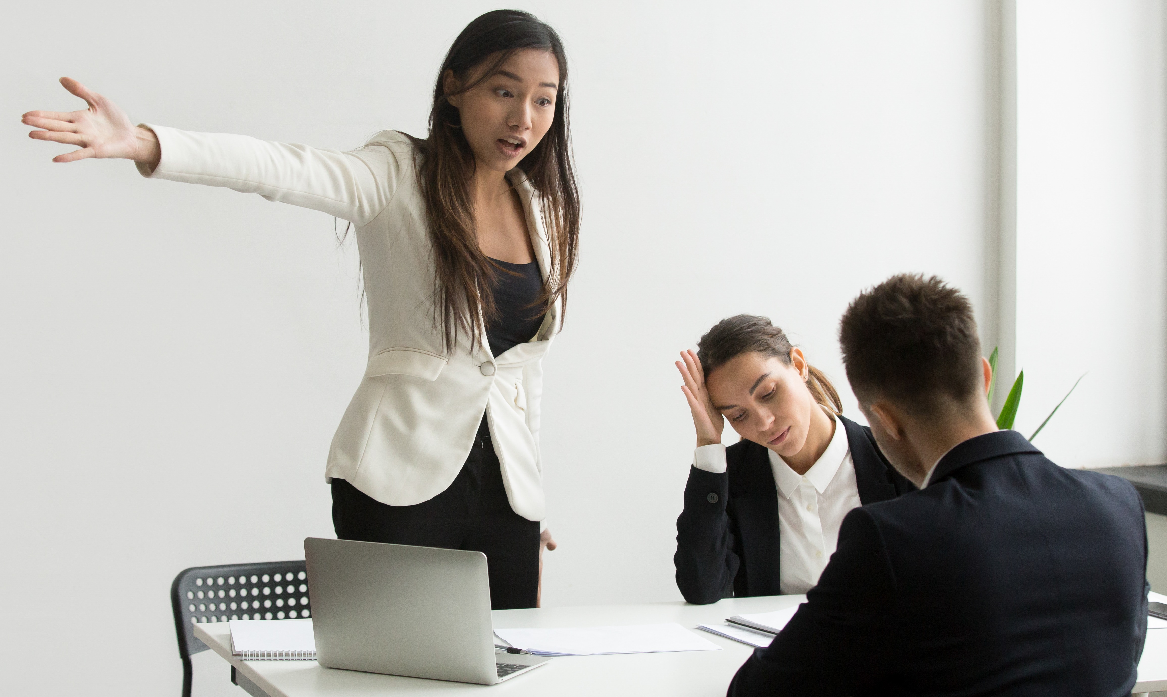 Accounts staff says he got fired, but his boss wants him to teach her accounting within 8 days before he leaves