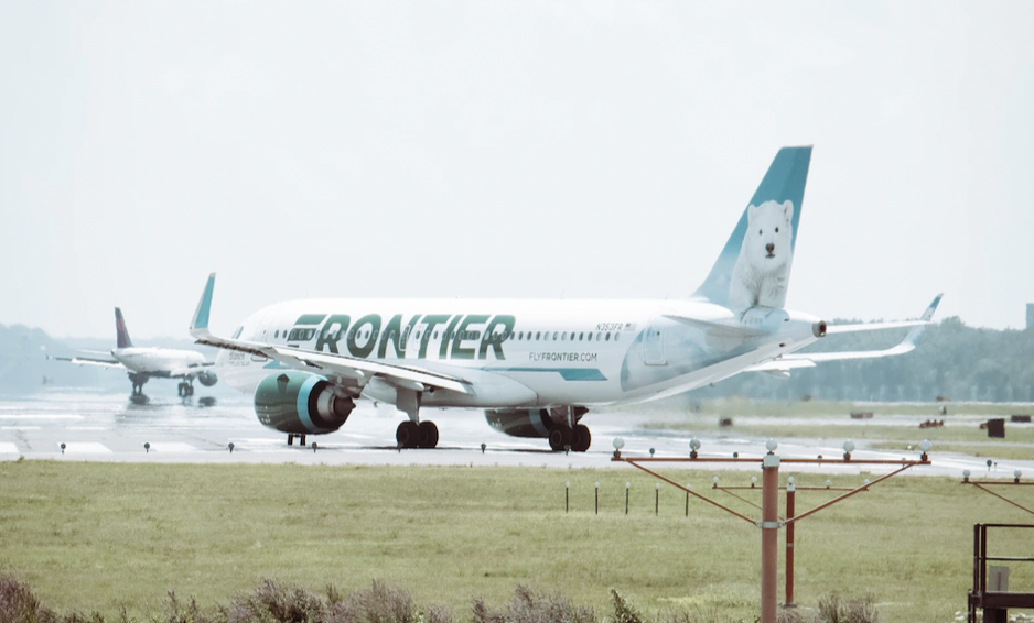 fat-woman-allegedly-wants-frontier-airlines-to-refund-her-after-not-being-able-to-fit-in-their-seats 