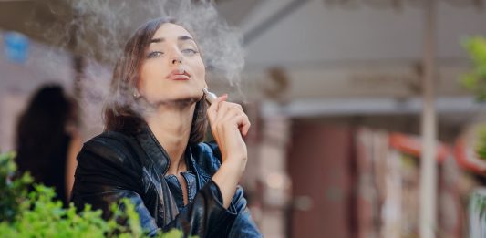 Everyday Bad Habits That Age You Faster